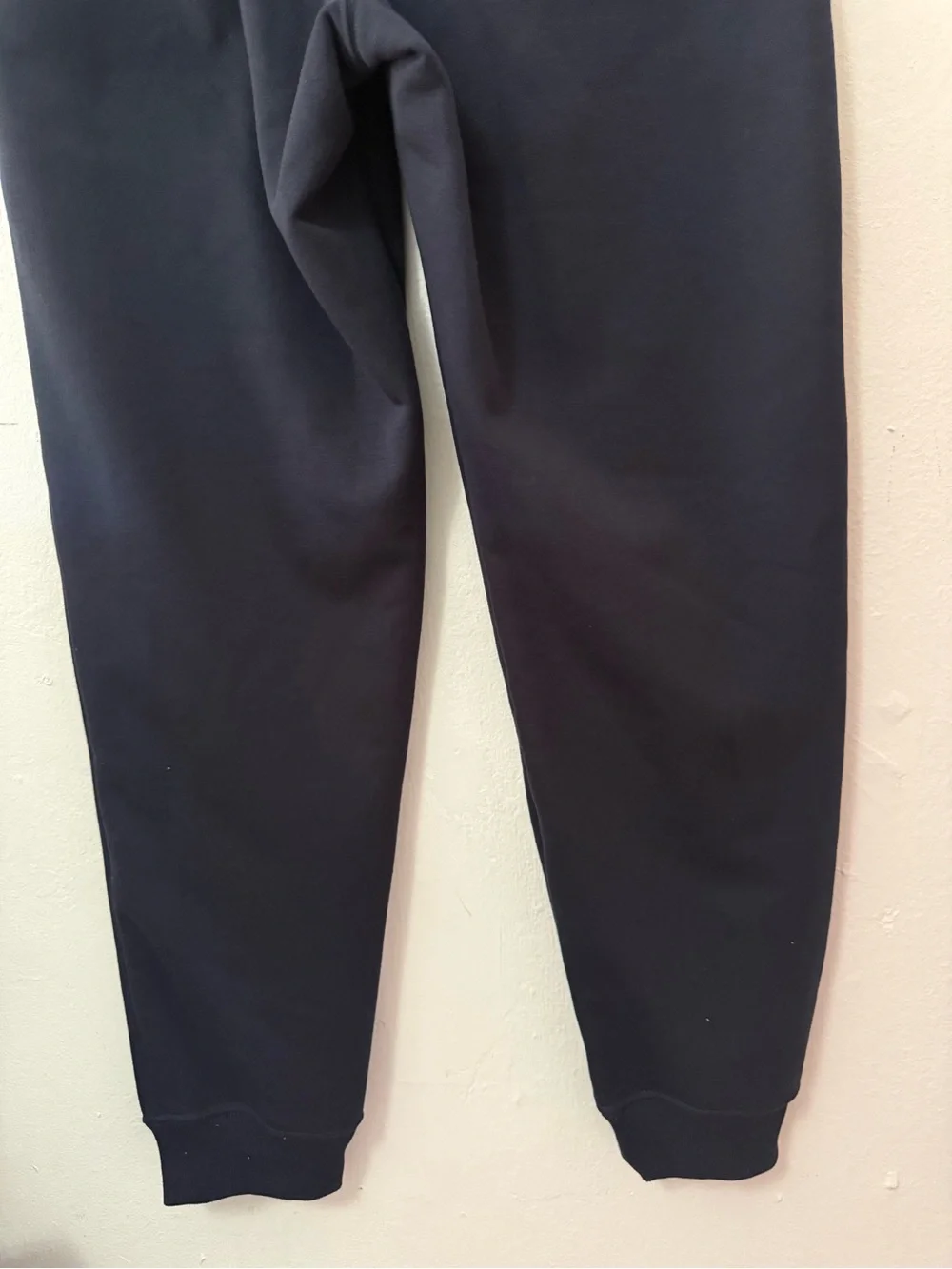 Navy blue UNIQLO Heattech pile lined sweatpants in size L. NWT